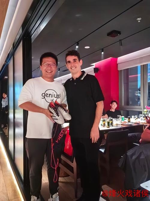 姆巴佩弟弟分享全家四人圣诞合影，温馨庆祝节日