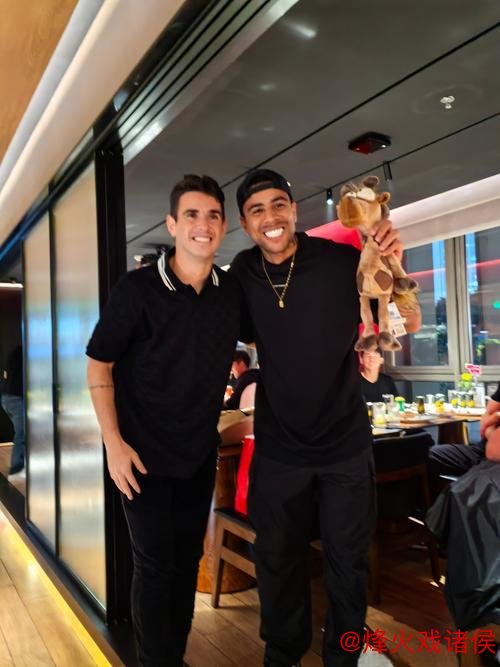 姆巴佩弟弟分享全家四人圣诞合影，温馨庆祝节日