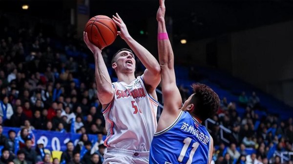 九游娱乐app 萨姆纳43分助四川止山西4连胜 原帅贡献25+5